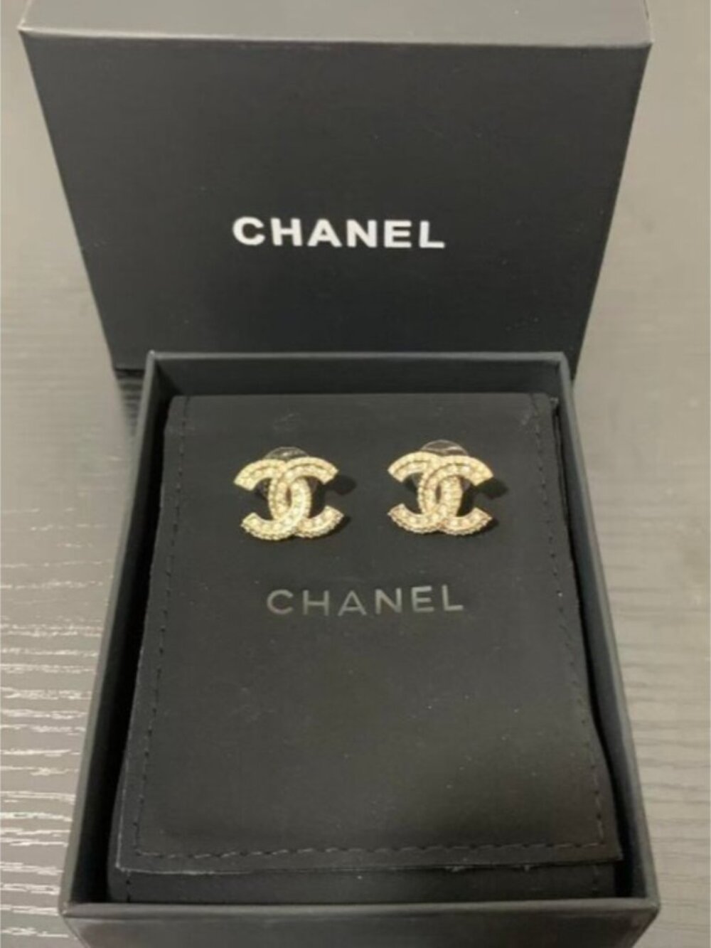 ℒCHANEL Gold Earrings - Picture 3 of 3